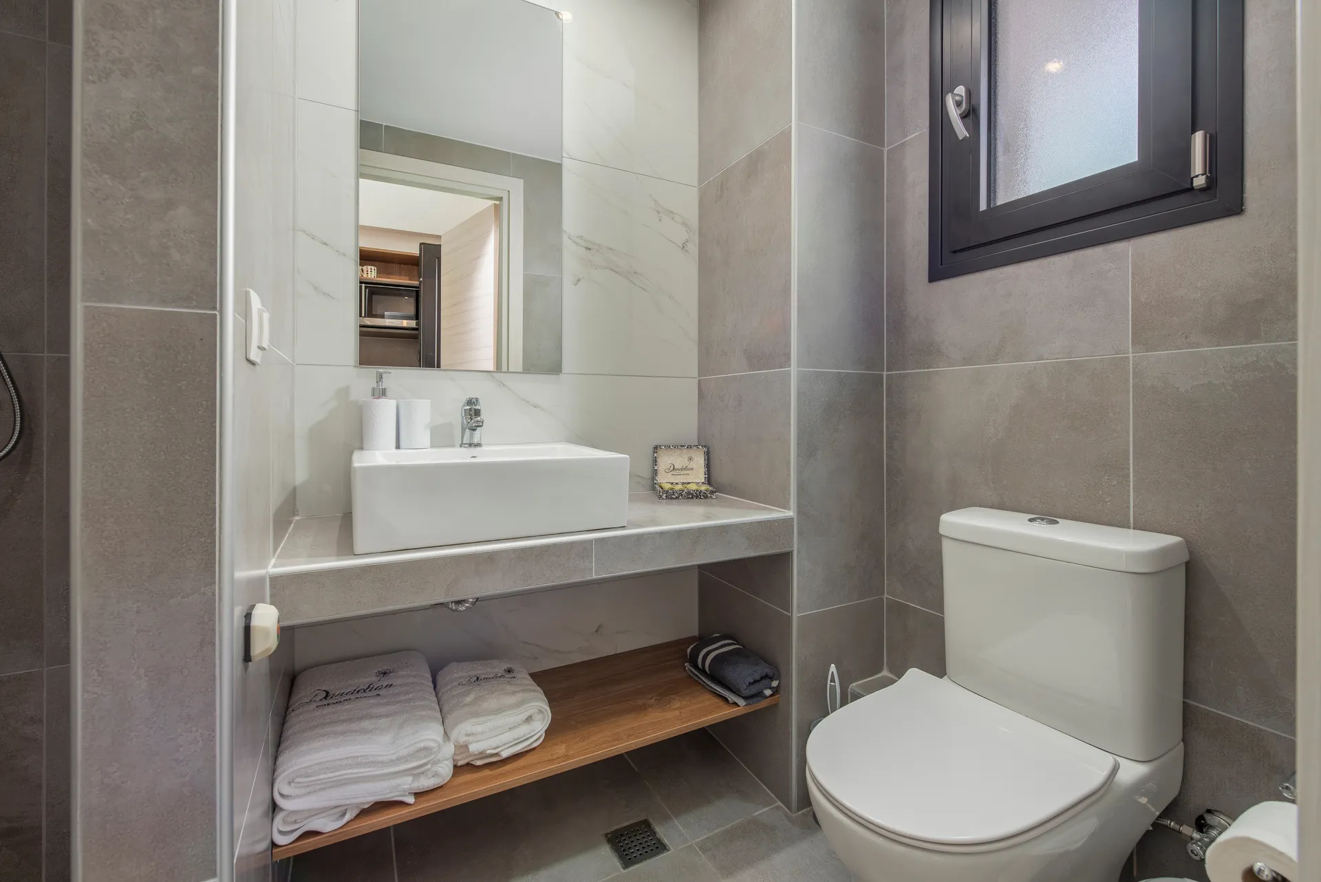 Tiara Holidays - Dandelion Premium Suites - Loft - bathroom